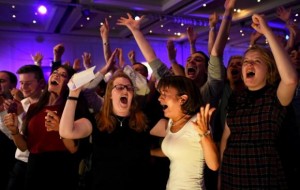 Supporters from the "No" Campaign react to a declaration in their favour, at the Better Together Campaign headquarters in Glasgow, Scotland September 19, 2014. Photo: REUTERS.