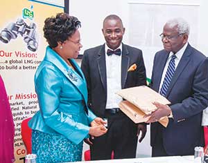 Eresia-Eke (middle) and Banjo (right) handing over the entries to Iwoketok in Lagos.