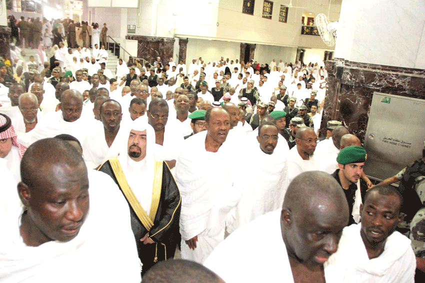 President Buhari, others in Mecca for lesser Hajj