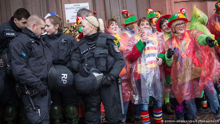 Cologne carnival revellers and the police