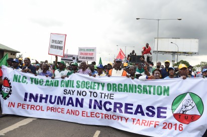 000_AV40V-e1463647394892