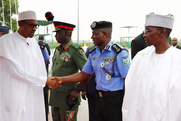 Buhari-leaves-for-Kenya1