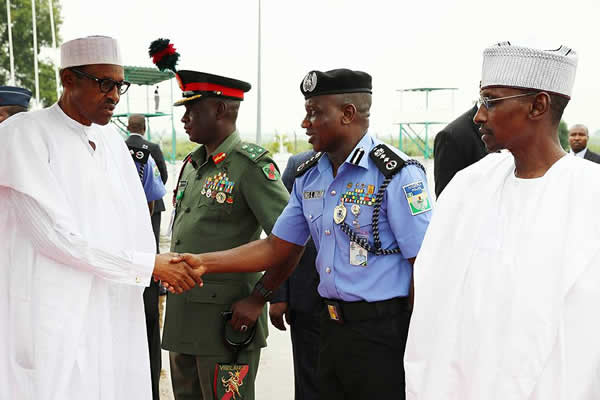 Buhari-leaves-for-Kenya5