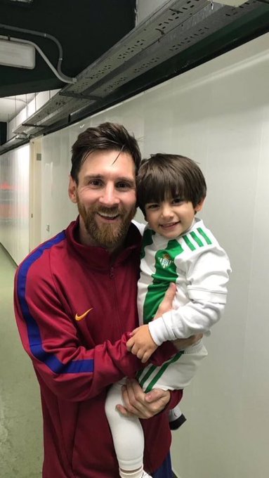 Lionel Messi's beautiful gesture for rival player's son - TheNiche