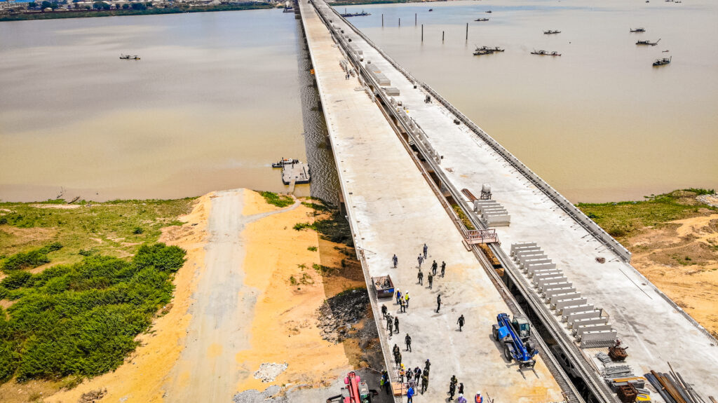 PHOTONEWS: Gambari, Fashola, Ngige, others inspect 2nd Niger Bridge